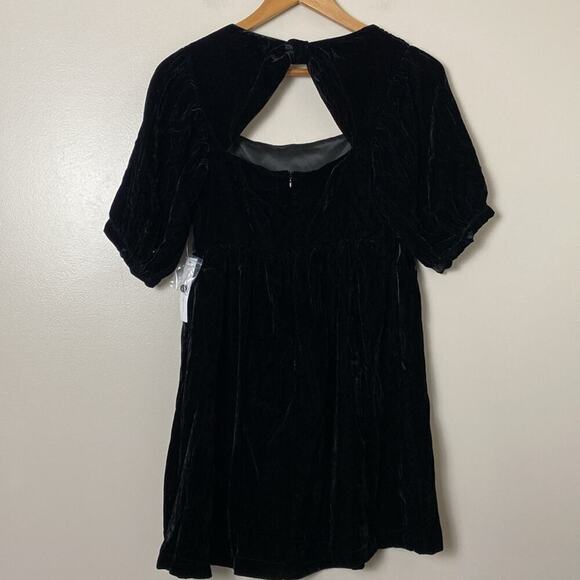 ModCloth Dress Crushed Black Velvet Babydoll Mini with Bow Twist Back Size 4 - Picture 7 of 13